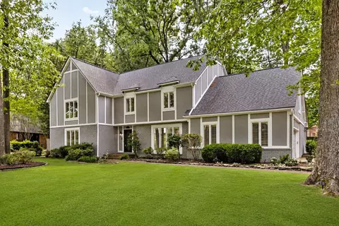 2777 Hunters Forest Dr, Germantown, TN 38138