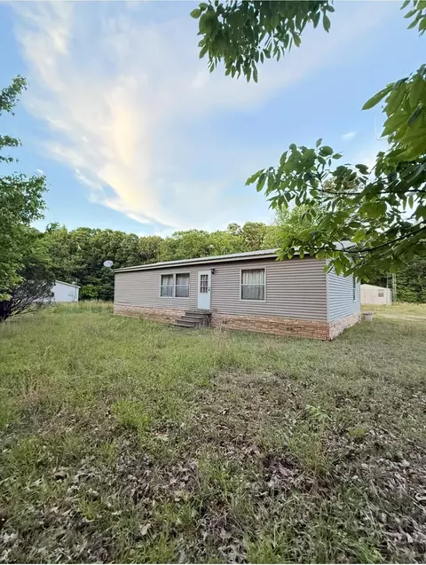 990 River Rd, Bolivar, TN 38008