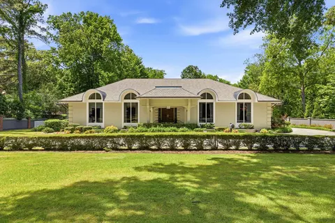 425 Sweetbrier Rd, Memphis, TN 38120