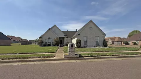7111 Fernbank Ln, Memphis, TN 38125