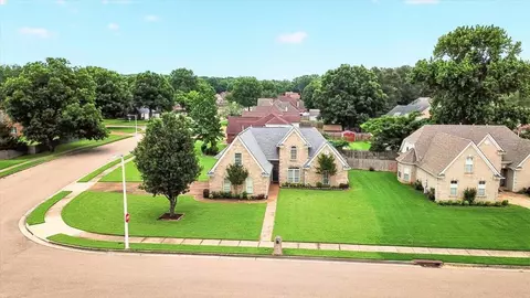 4450 Guinevere Ln, Bartlett, TN 38135