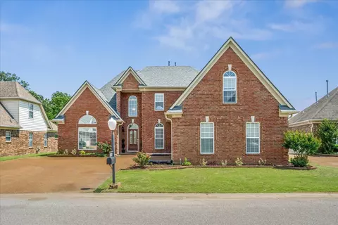8909 Village Lake Ln, Lakeland, TN 38002