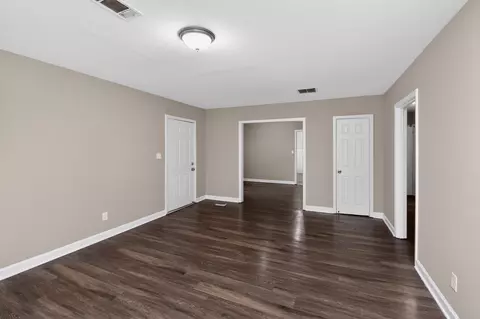 Living - 318 E Raines Rd, Memphis, TN 38109 photo 4 of 5