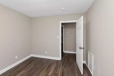 Bedroom - 318 E Raines Rd, Memphis, TN 38109 photo 3 of 6