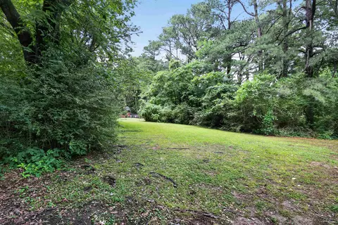 Exterior - 318 E Raines Rd, Memphis, TN 38109 photo 4 of 9