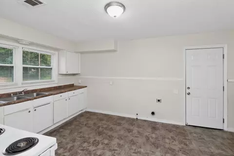 Entry Way - 318 E Raines Rd, Memphis, TN 38109 photo 1 of 2