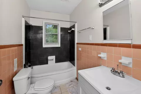 Bath - 318 E Raines Rd, Memphis, TN 38109 photo 2 of 2