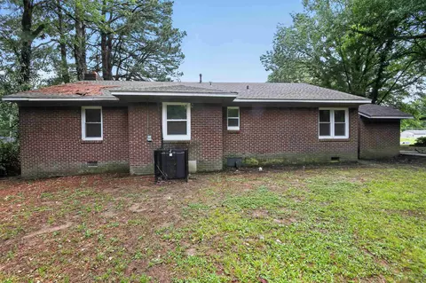 Exterior - 318 E Raines Rd, Memphis, TN 38109 photo 2 of 9