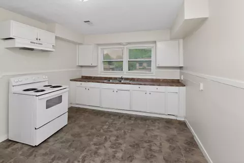 Kitchen - 318 E Raines Rd, Memphis, TN 38109 photo 2 of 2