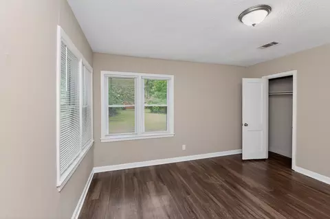 Bedroom - 318 E Raines Rd, Memphis, TN 38109 photo 4 of 6