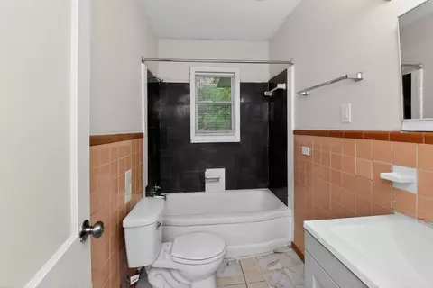 Bath - 318 E Raines Rd, Memphis, TN 38109 photo 1 of 2
