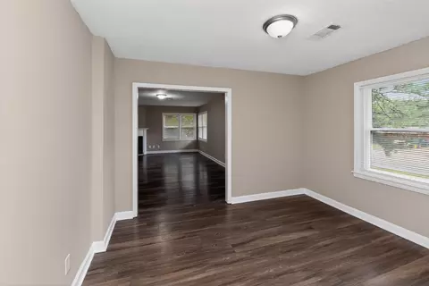 Living - 318 E Raines Rd, Memphis, TN 38109 photo 2 of 5