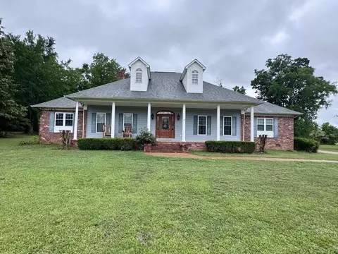 809 Twelve Oaks Dr, Adamsville, TN 38310