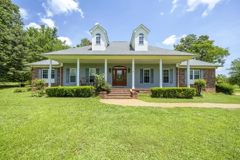 809 Twelve Oaks Dr, Adamsville, TN 38310