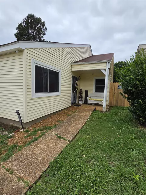 4801 Northfield Dr, Memphis, TN 38128