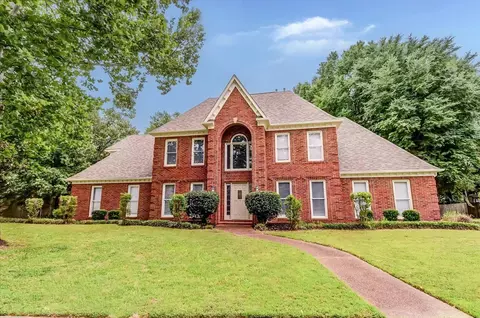8855 Bridlewood Ln, Cordova, TN 38016