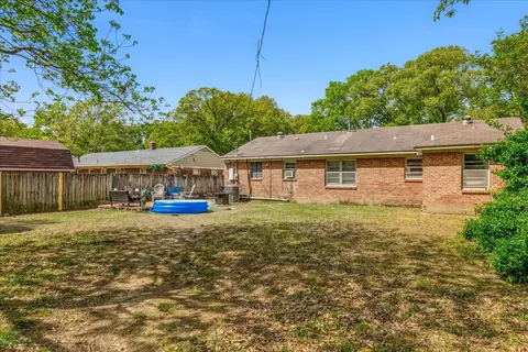 Exterior - 4563 Dearing Rd, Memphis, TN 38117 photo 6 of 7