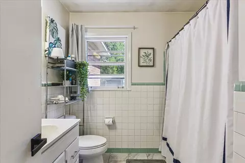 Bath - 4563 Dearing Rd, Memphis, TN 38117 photo 1 of 3