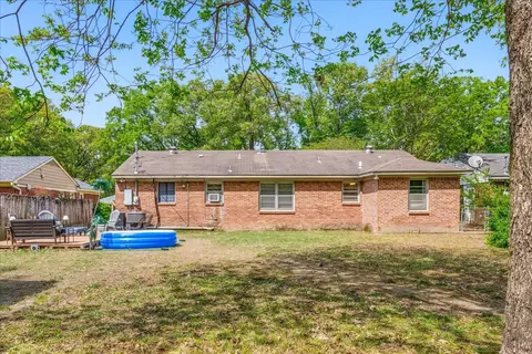 Exterior - 4563 Dearing Rd, Memphis, TN 38117 photo 5 of 7
