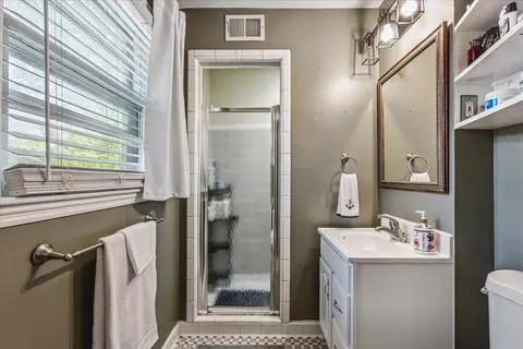 Bath - 4563 Dearing Rd, Memphis, TN 38117 photo 2 of 3