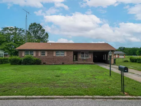 1037 W End St, Bolivar, TN 38008