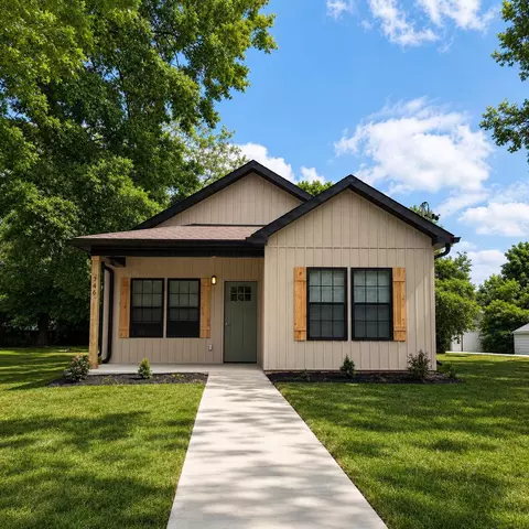 720 Stonewall St N, Mckenzie, TN 38201