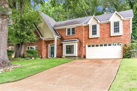 250 Locust Grove Dr, Cordova, TN 38018