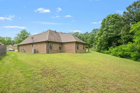 Exterior - 1586 Mckenas Way Cv, Hernando, MS 38632 photo 4 of 7