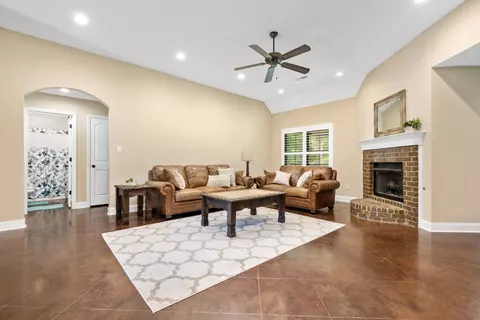 Living - 1586 Mckenas Way Cv, Hernando, MS 38632 photo 1 of 2