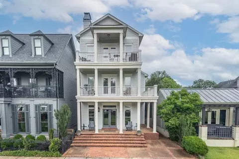 1020 Island Park Dr, Memphis, TN 38103