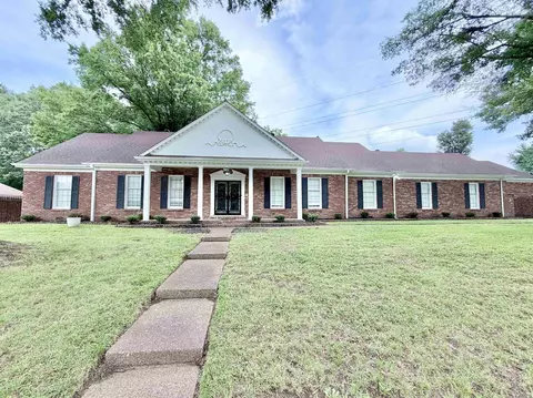 3833 Lakehurst Dr, Memphis, TN 38128
