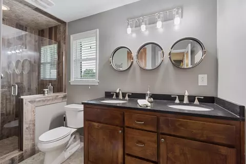 Bath - 4500 Drummonds Rd, Drummonds, TN 38023 photo 1 of 3