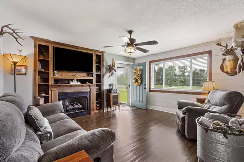Living - 4500 Drummonds Rd, Drummonds, TN 38023 photo 1 of 2