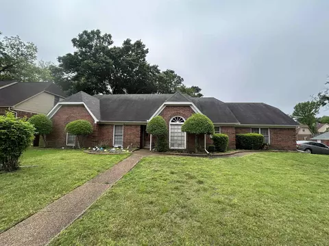 4279 Old Forest Rd, Memphis, TN 38125