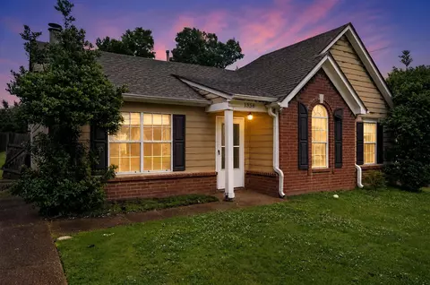 1356 Lagrange Dwns, Cordova, TN 38018
