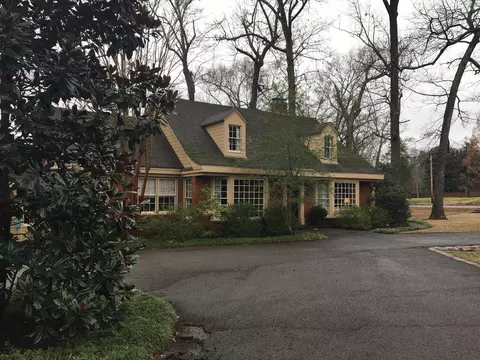 4353 Walnut Grove Rd, Memphis, TN 38117