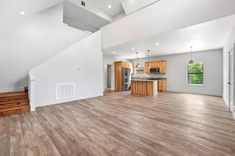 Living - 1318 Snowdown Rd, Iuka, MS 38852 photo 2 of 5