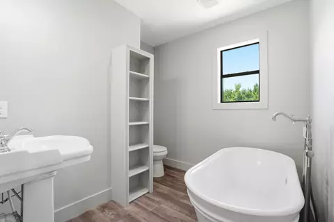 Bath - 1318 Snowdown Rd, Iuka, MS 38852 photo 2 of 4