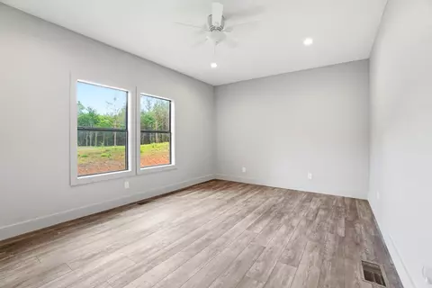 Bedroom - 1318 Snowdown Rd, Iuka, MS 38852 photo 1 of 5