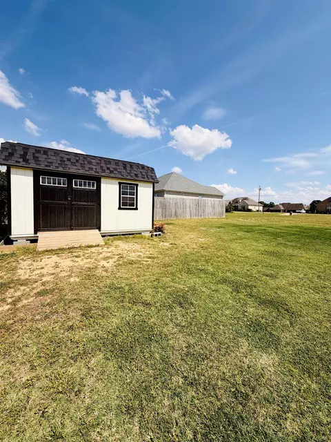 Exterior - 2120 Crowne Heights Dr, Newbern, TN 38059 photo 3 of 3