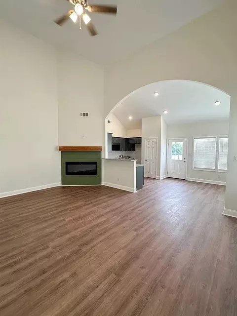 Living - 2120 Crowne Heights Dr, Newbern, TN 38059 photo 1 of 1