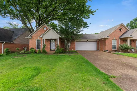 2749 Colonial Towers Dr, Memphis, TN 38016