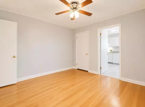 Bedroom - 4980 Dee Rd, Memphis, TN 38117 photo 2 of 3
