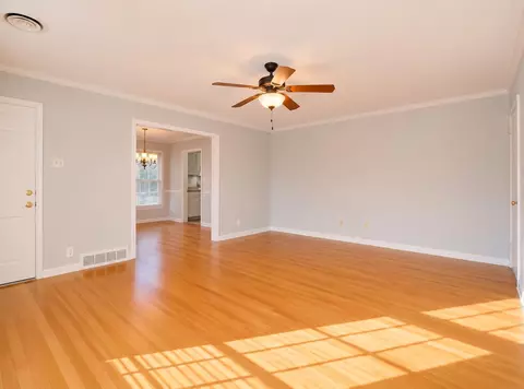 Living - 4980 Dee Rd, Memphis, TN 38117 photo 2 of 2