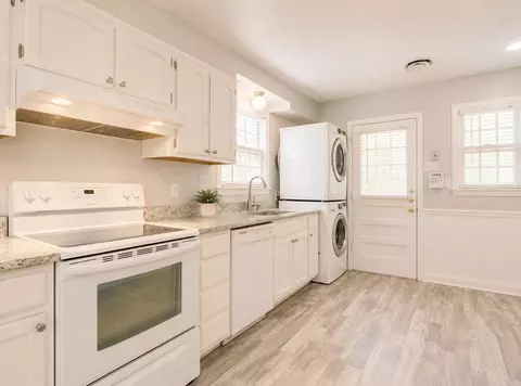 Kitchen - 4980 Dee Rd, Memphis, TN 38117 photo 1 of 3