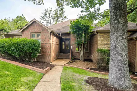 8986 Cairn Ridge Dr, Germantown, TN 38139