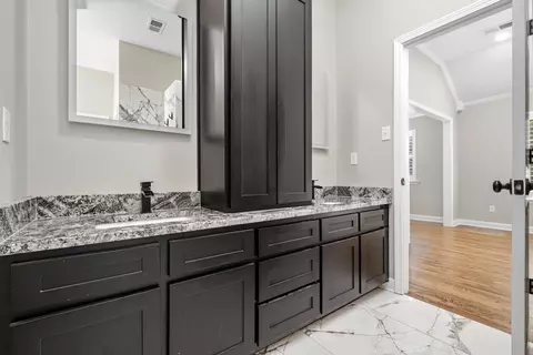 Bath - 779 Gable Ln, Collierville, TN 38017 photo 4 of 5