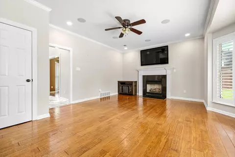 Living - 779 Gable Ln, Collierville, TN 38017 photo 4 of 9