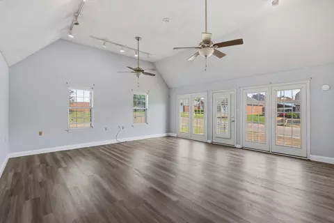 5364 Meadow Cross Dr, Memphis, TN 38141