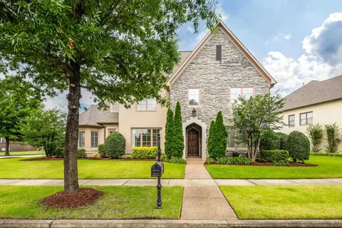 9285 Enclave Green Ln E, Germantown, TN 38139
